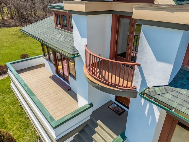 4872 Bedford Dr, Canandaigua-Town, NY 14424 - exterior space with stucco siding, a yard, a balcony, and a shingled roof
