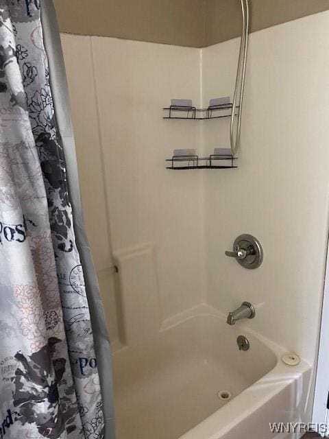 13289 Lakeview Dr, Carlton, NY 14571 - full bathroom featuring shower / tub combo