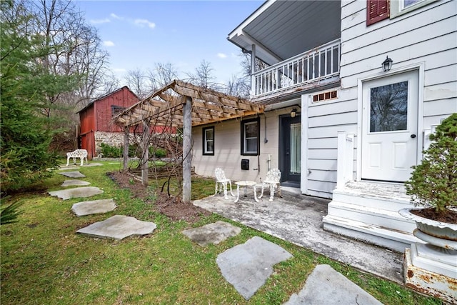 view of yard with a pergola and a balcony