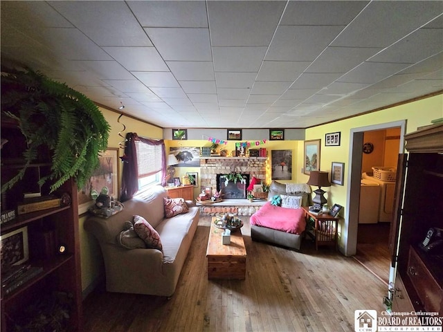 living area featuring wood-type flooring and a fireplace