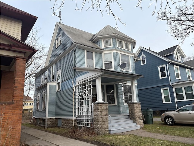 view of front facade featuring a porch