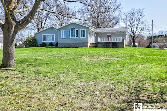 view of front of house with a front yard