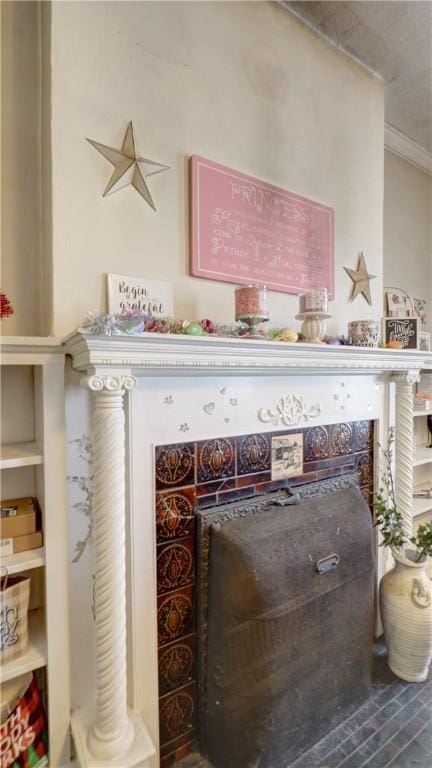 room details with ornamental molding