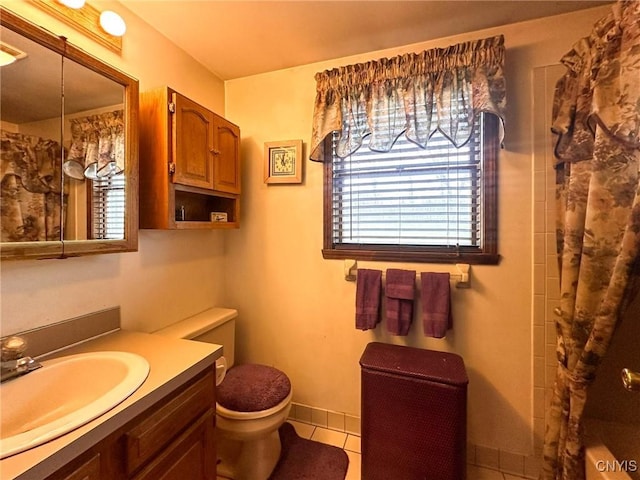 full bath featuring a wealth of natural light, toilet, tile patterned floors, and a shower with shower curtain