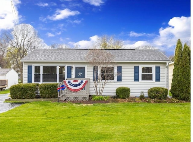 ranch-style house featuring a front lawn