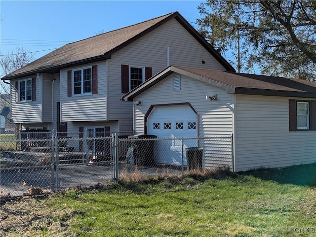 exterior space with a front lawn and fence