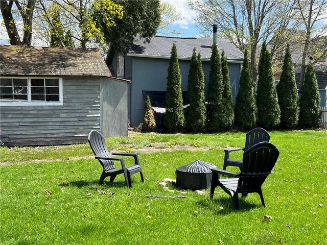view of yard with an outdoor structure and a storage unit