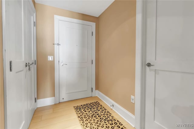 132 Lakefront Blvd Unit 504, Buffalo, NY 14202 - entryway with baseboards