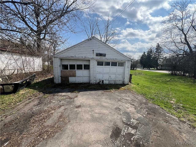 view of detached garage
