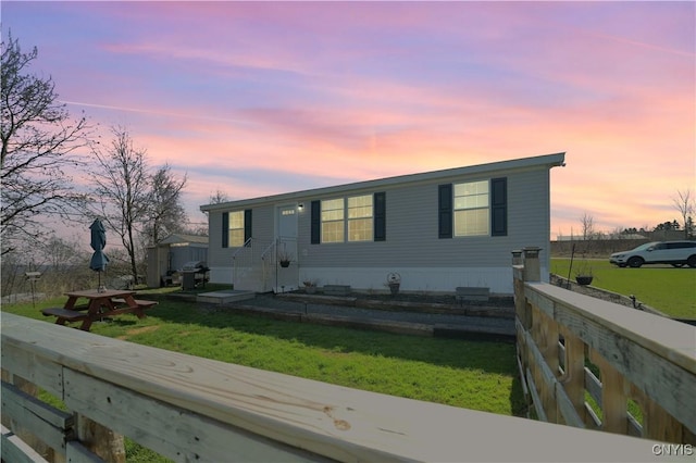 manufactured / mobile home featuring a lawn