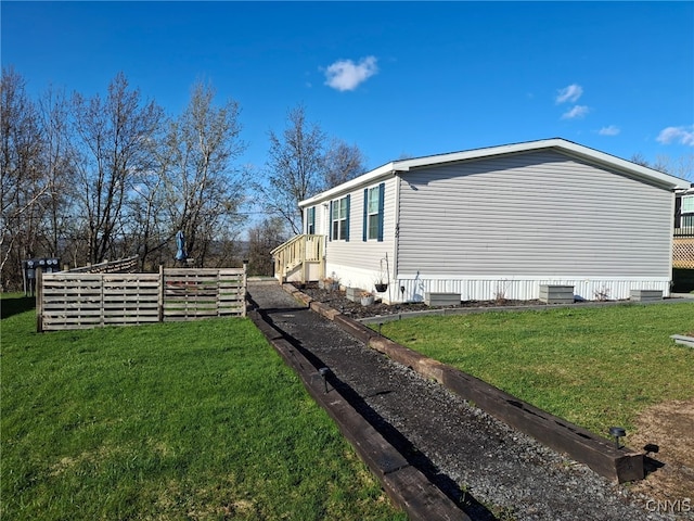 view of side of property featuring a lawn