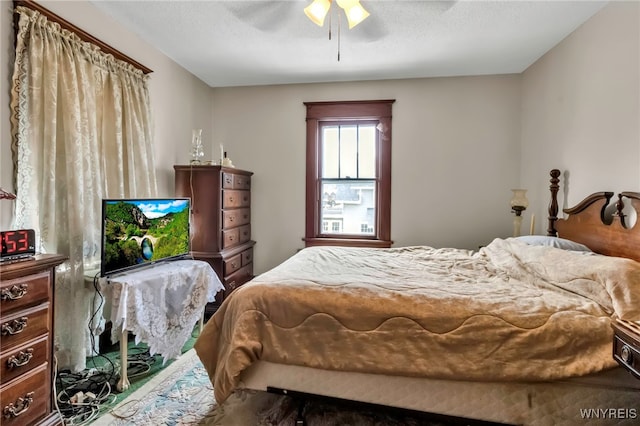 bedroom with a ceiling fan