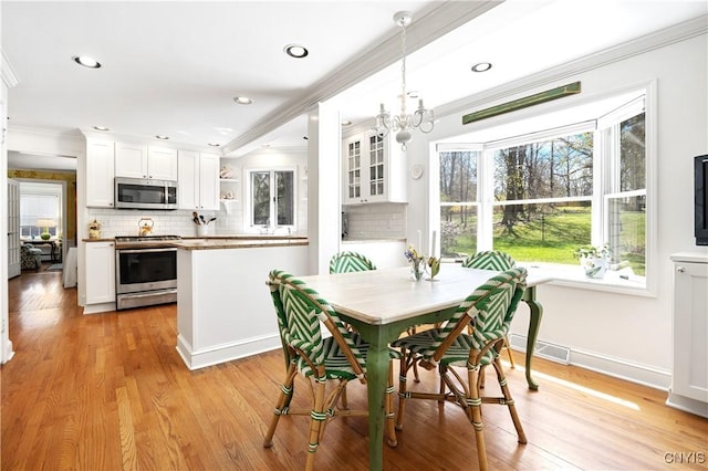 422 Salt Springs Rd, Manlius, NY 13066 - dining space featuring a wealth of natural light, crown molding, recessed lighting, and baseboards