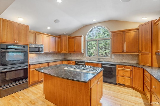 7266 Wakefield Dr, Manlius, NY 13066 - kitchen featuring light wood-style flooring, a warming drawer, vaulted ceiling, black appliances, and a sink