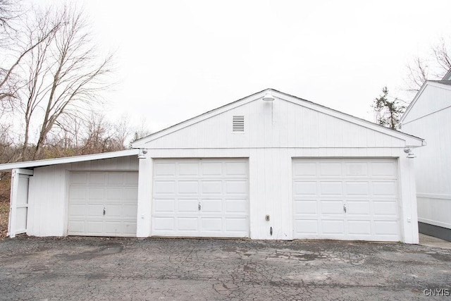 view of detached garage