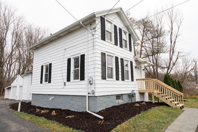view of side of home featuring an outdoor structure