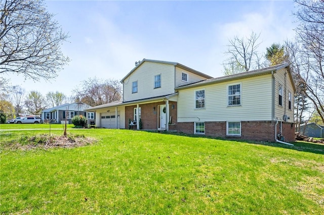 view of front of property featuring a front yard and an attached garage