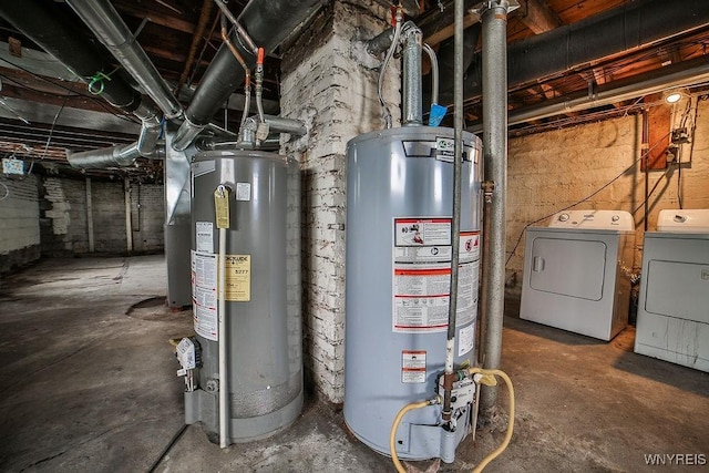 utility room featuring gas water heater and washing machine and dryer