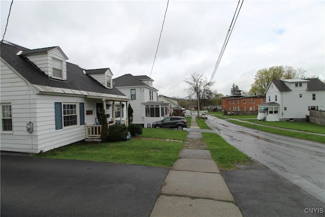 view of road featuring sidewalks and a residential view