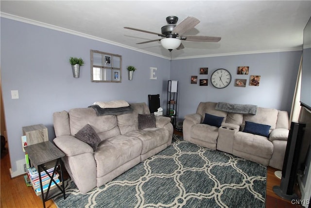 living room featuring crown molding, a ceiling fan, and wood finished floors