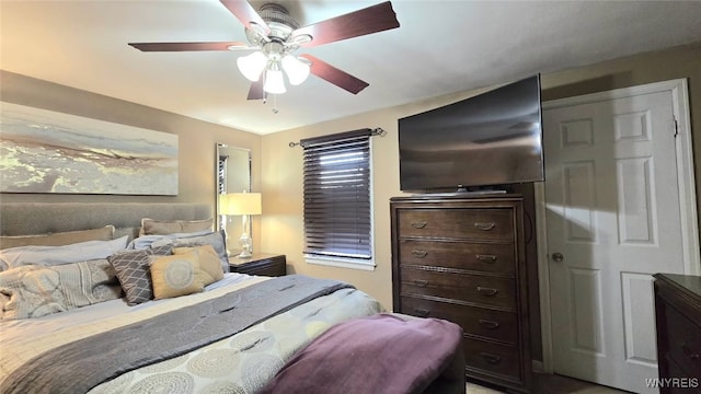bedroom with ceiling fan