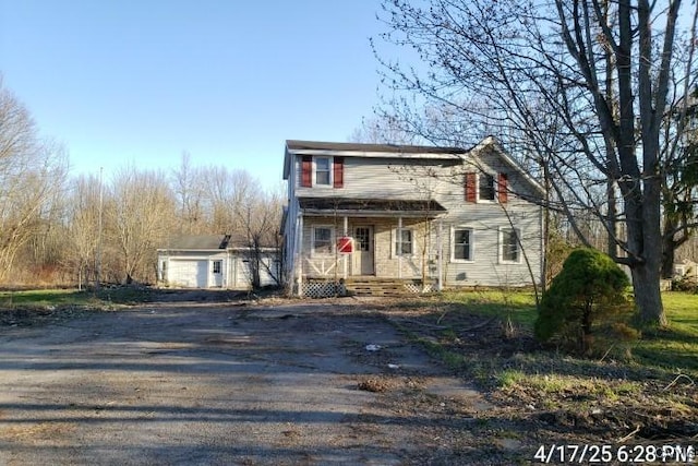 24 Railroad St, Elbridge, NY 13080 - traditional home with driveway