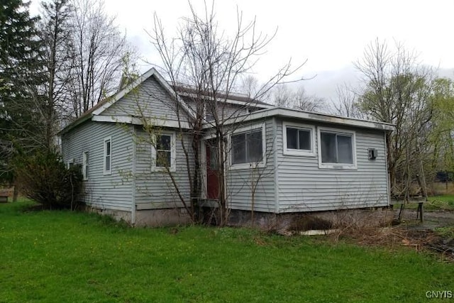 24 Railroad St, Elbridge, NY 13080 - exterior space with a lawn