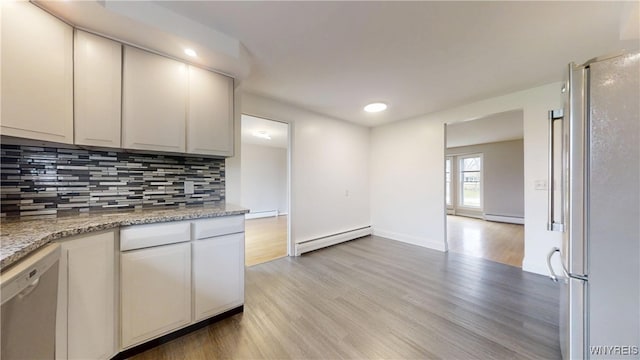 kitchen with tasteful backsplash, light wood-style floors, stainless steel appliances, baseboard heating, and recessed lighting