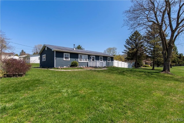 single story home with a front yard