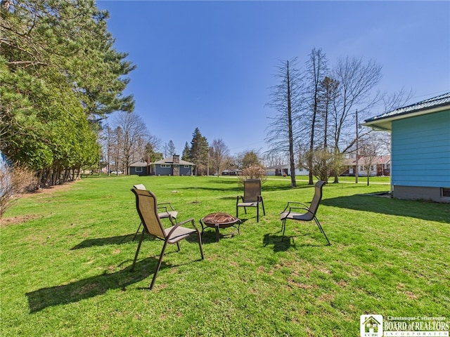 view of yard featuring a fire pit