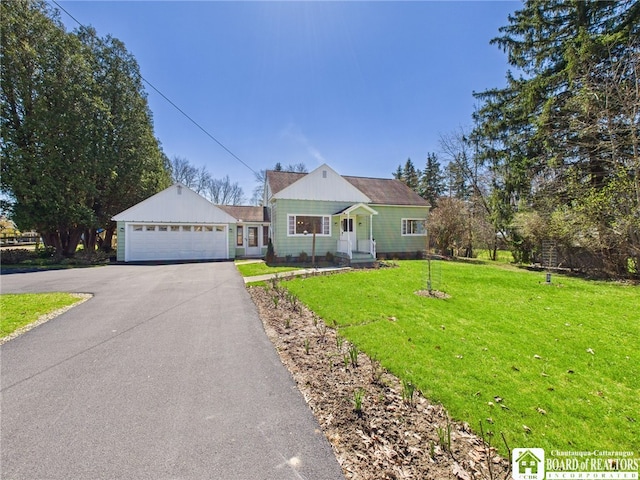 view of front of home with a front lawn, a garage, and aphalt driveway