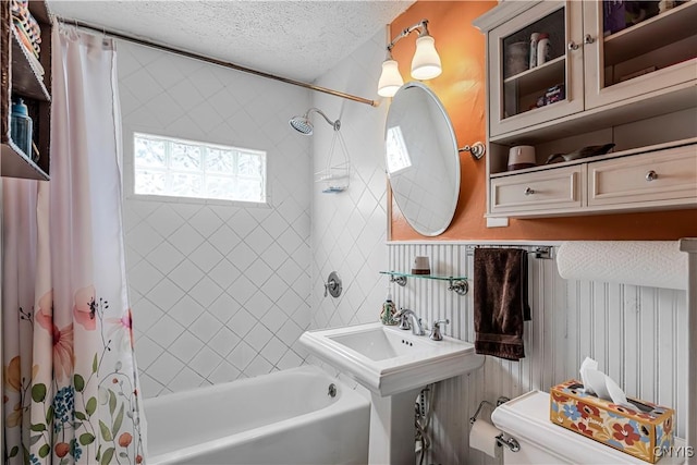 117 Proctor Blvd, Utica, NY 13501 - full bath with toilet, a textured ceiling, and shower / tub combo with curtain
