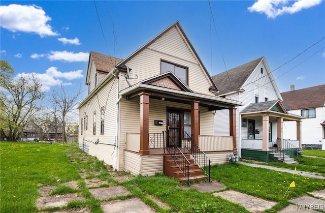 view of front facade featuring a porch and a front yard