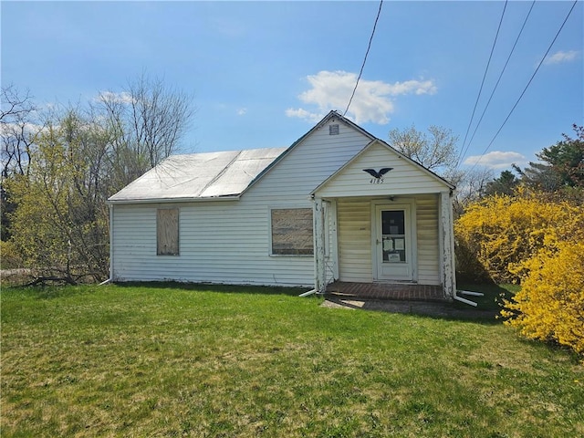 bungalow with a front yard and covered porch