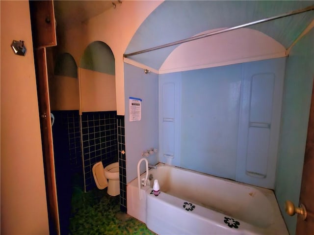 bathroom featuring shower / bathing tub combination and toilet