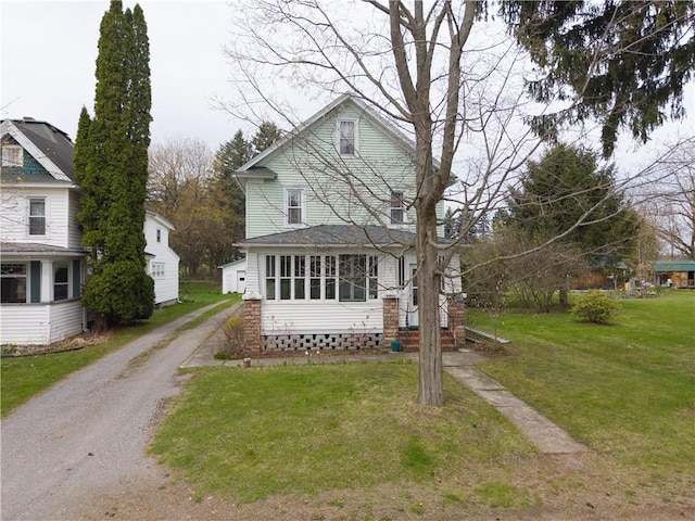 view of front of house featuring a front lawn, driveway, and crawl space