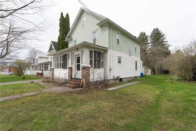 view of front of home with a front lawn