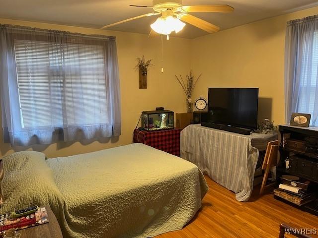 bedroom featuring wood finished floors and a ceiling fan
