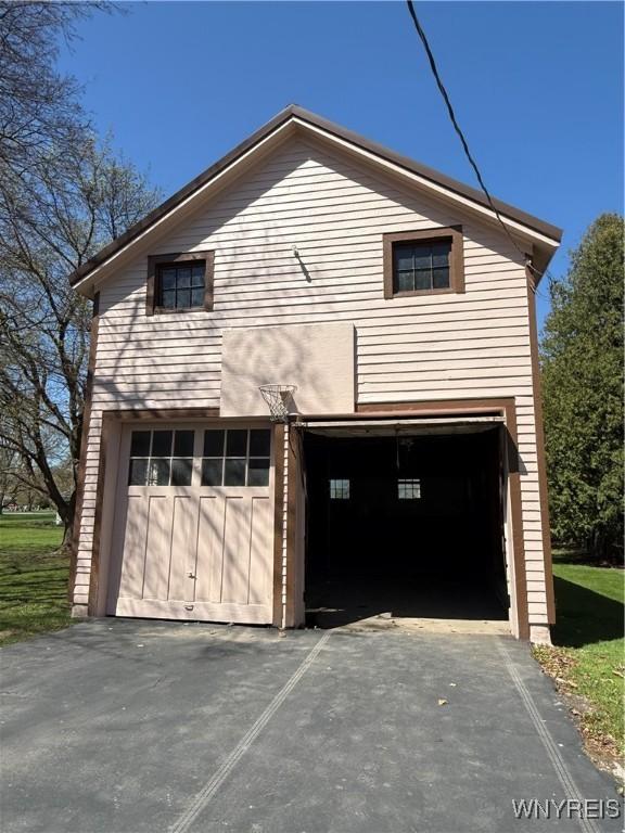 exterior space featuring driveway