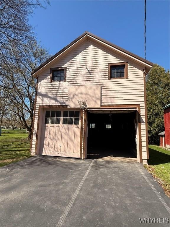 garage with aphalt driveway