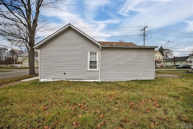 1001 Garden Ave, Niagara Falls, NY 14305 - view of property exterior featuring a lawn