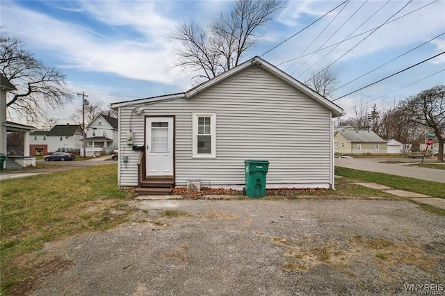 1001 Garden Ave, Niagara Falls, NY 14305 - view of outbuilding with entry steps