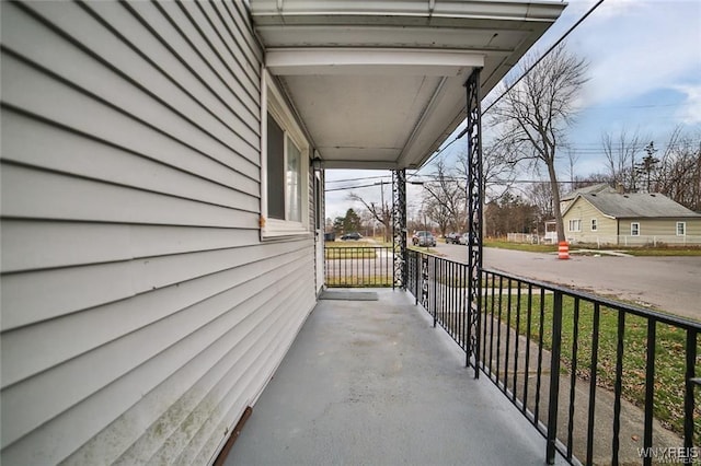 1001 Garden Ave, Niagara Falls, NY 14305 - balcony with a porch