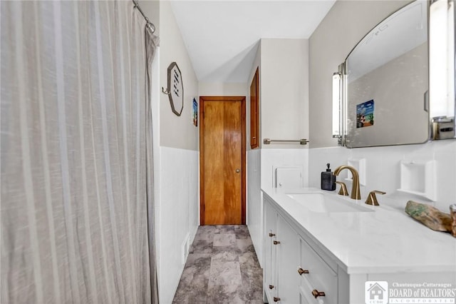 bathroom with a shower with curtain and vanity