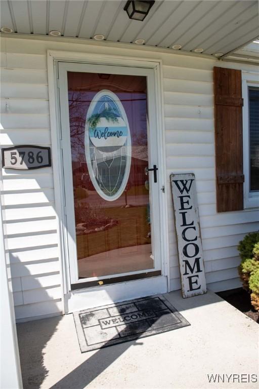 view of property entrance