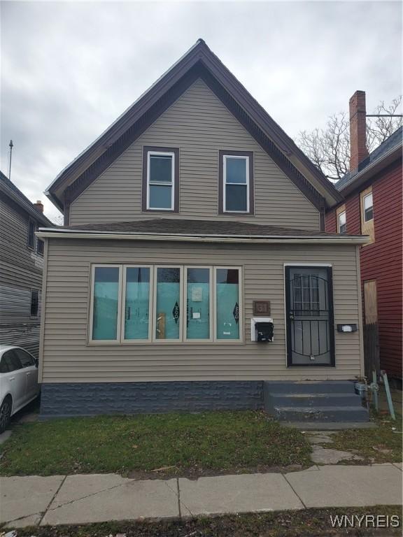 view of front of property featuring entry steps