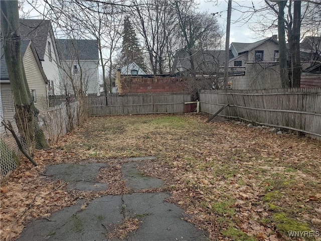 view of yard featuring a fenced backyard