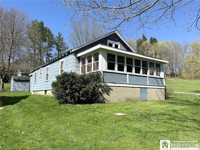 view of side of property featuring a yard