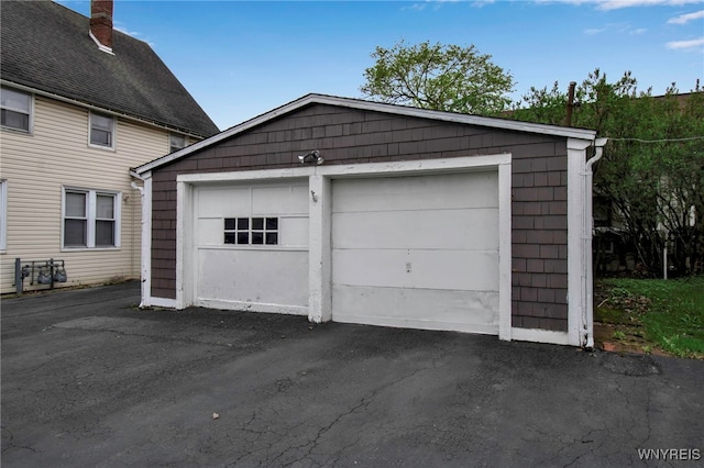 view of detached garage