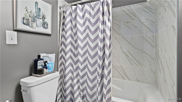 bathroom featuring toilet and shower / tub combo with curtain